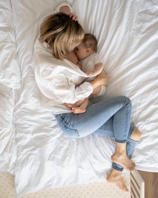 Nourrir au rythme de bébé : L'art de l'allaitement à la demande