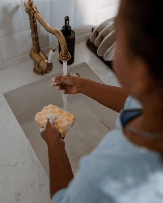 Comment nettoyer efficacement les biberons de mon bébé ?